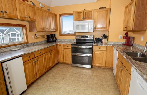 Ocean Isle Estates Casa | Semi-Oceanfront, Private Pool, Hot Tub, Ocean Views