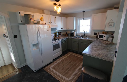Romulus Casa | Seneca Lake cabaña, 114 pies de playa de esquisto llano. Hermosas puestas de sol. NUEVO a VRBO