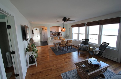 Romulus Casa | Seneca Lake cabaña, 114 pies de playa de esquisto llano. Hermosas puestas de sol. NUEVO a VRBO