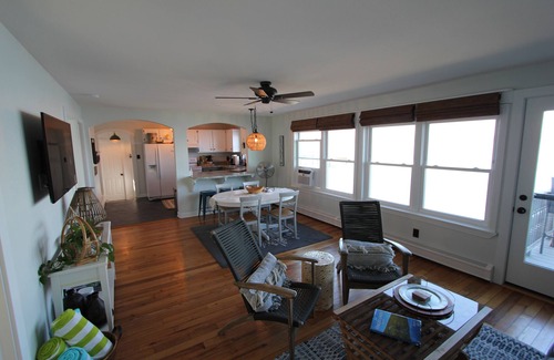 Romulus Casa | Seneca Lake cabaña, 114 pies de playa de esquisto llano. Hermosas puestas de sol. NUEVO a VRBO