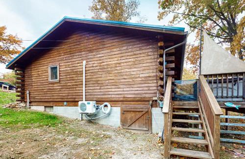 Valois Casa | Seneca Lake Log Cabin