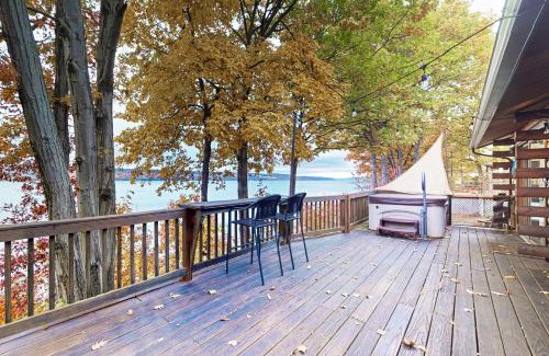 Valois Casa | Seneca Lake Log Cabin