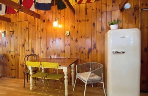 Valois Cabina | Seneca Lakefront Cabin & Beach Cottage