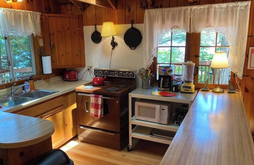 Valois Cabina | Seneca Lakefront Cabin & Beach Cottage