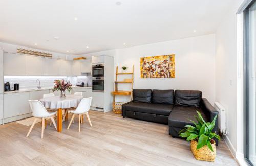 Wandsworth Apartamento | Sensational 2BR wViews & Balcony in Wandsworth