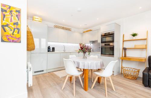 Wandsworth Apartamento | Sensational 2BR wViews & Balcony in Wandsworth