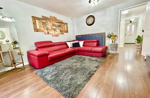 Greenhithe Casa | Sensational 3-bed Home Away From Home Near Greenhithe Station and Bluewater