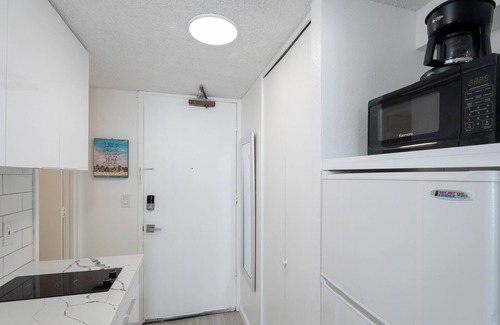 Diamond Head - Kapahulu - St. Louis Condominio | Sensational Seaside Condo, remodeled in 2023 parking available, 1 block to beach