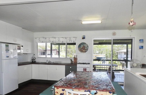 Woodgate Casa | Sensational Water Views - Awesome Location @ Walkers Point