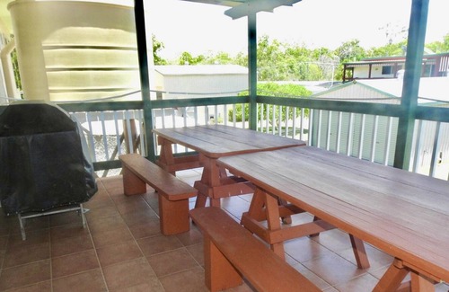 Woodgate Casa | Sensational Water Views - Awesome Location @ Walkers Point