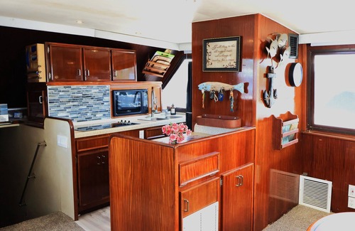 Key West Alquiler De Eote | Sentient Waters: 63' Boat With Full Amenities & Sun Deck