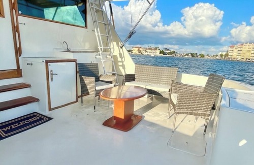 Key West Alquiler De Eote | Sentient Waters: 63' Boat With Full Amenities & Sun Deck