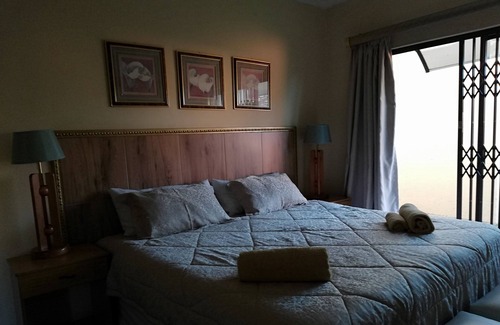 Mmabatho Casa | Sentlhaga Guest House