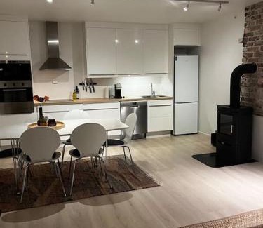 Sandnes Apartamento | Sentral og lys leilighet med stor uteplass og gratis parkering