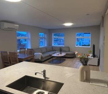 Egersund Apartamento | Sentralt hus med egen parkering