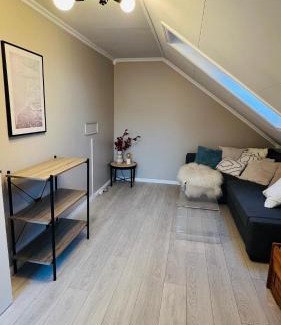Arendal Casa | Sentralt rekkehus med solrik veranda!