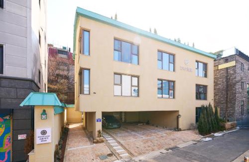 Cheongunhyoja-dong Hotel | Seochonyeoga