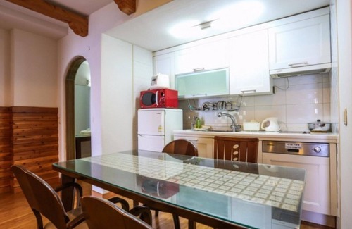 Songsan-dong Casa | Seoguipo Seaside House Youngbin Pension