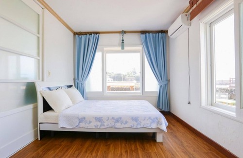 Namwon Casa | Seogwipo Bangulpungdengi Pension