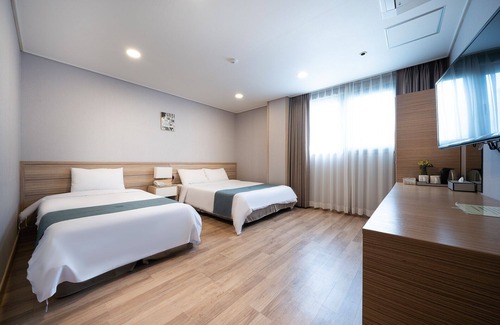 Seongsan Hotel | Seogwipo Blue Mountain