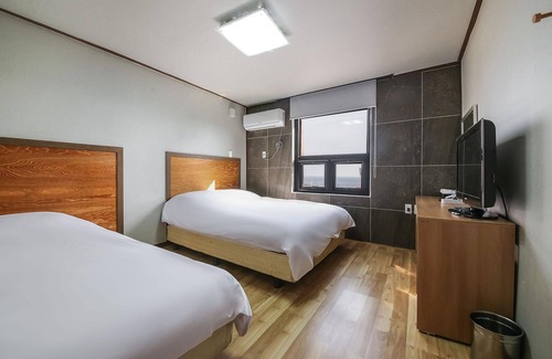 Songsan-dong Hotel | Seogwipo Shinsegye Hotel