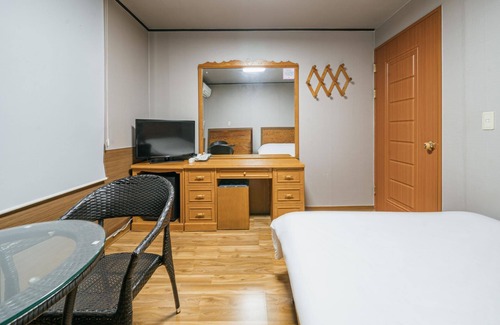 Songsan-dong Hotel | Seogwipo Shinsegye Hotel
