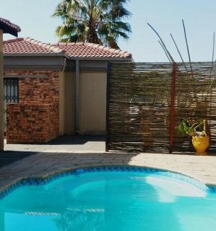 Rustenburg Casa | Seokobale Guesthouse