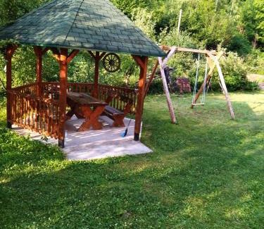 Montenegro Chalet De Esquí | Seosko Domacinstvo Rijeke