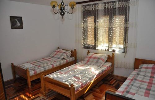 Donji Milanovac Apartamento | Seosko turističko domaćinstvo Badrkić