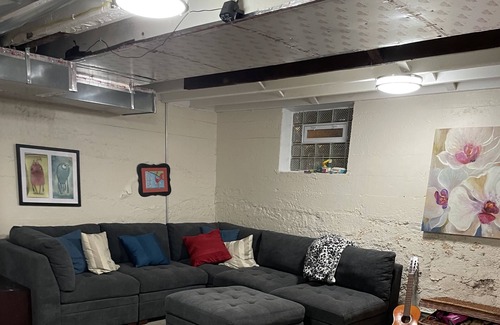 University City Apartamento | Separate apartment in bottom half of house. Own entrance-Great neighborhood!