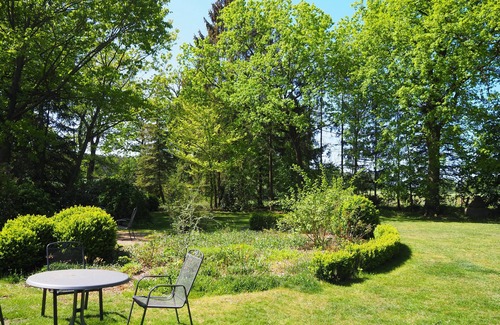 Wichtenbeck Apartamento | Separate bright cornflower vacation apartment on a former farm