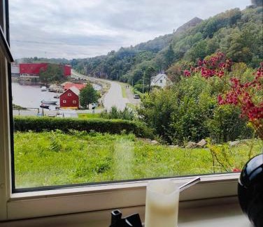 Egersund Apartamento | Separate floor in a private house with a private entrance