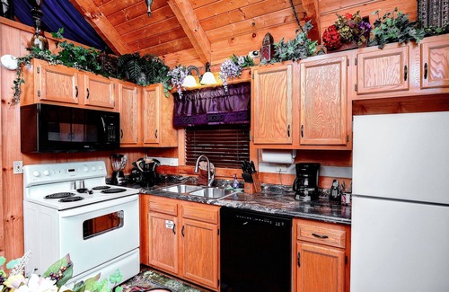 Sevierville Cabina | Knight of My Dreams ... Recluido, Vista impresionante, Elegante, Show de luces, EZ Access