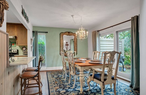 Sea Pines Villa | SNOWBIRDS GEM # 1 HARBOR TOWN LINX-NEW KITCHEN-2 KINGS-Q-XL TWIN-GRILL-POOL-KEY <