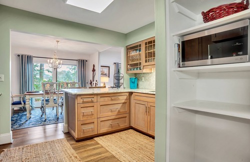 Sea Pines Villa | SNOWBIRDS GEM # 1 HARBOR TOWN LINX-NEW KITCHEN-2 KINGS-Q-XL TWIN-GRILL-POOL-KEY <