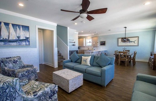 Morgantown Casa | Aug & Sept Discounted! Pools/Tennis/Great Views!