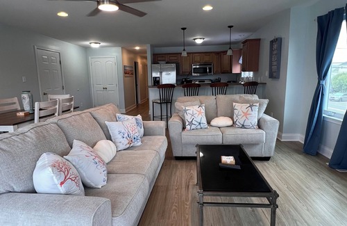 North Wildwood Condominio | Verano 2020 Reserva rápidamente Hermosa 4 dormitorios / 3 baños, condominio de dos niveles N. Madera salvaje
