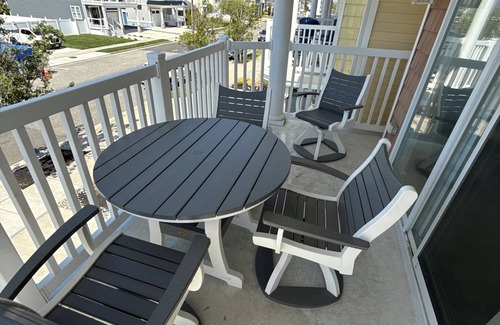 North Wildwood Condominio | Verano 2020 Reserva rápidamente Hermosa 4 dormitorios / 3 baños, condominio de dos niveles N. Madera salvaje