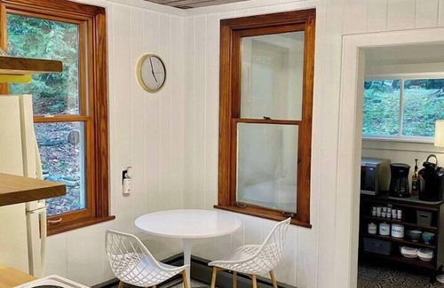 Baileys Harbor Cabaña | 4 BR + Coffee Bar + Firepit + Disc Golf - Sleeps 8