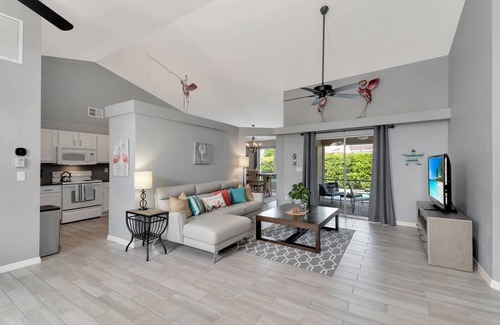Marco Island Casa | Family Fun Getaway w/Beach Gear, Pool in Sun & WiFi ~1mi to Beach; Walk to Dining/Shops