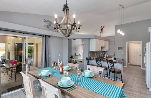 Marco Island Casa | Family Fun Getaway w/Beach Gear, Pool in Sun & WiFi ~1mi to Beach; Walk to Dining/Shops