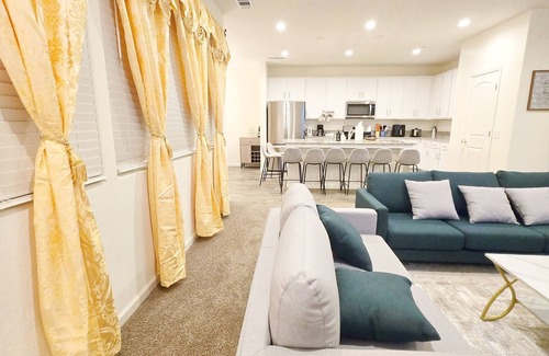 Tulare Casa | Sequoia Explorer's Retreat in Tulare, 3BDs/ 2.5 Baths, 5mins to Shopping Center