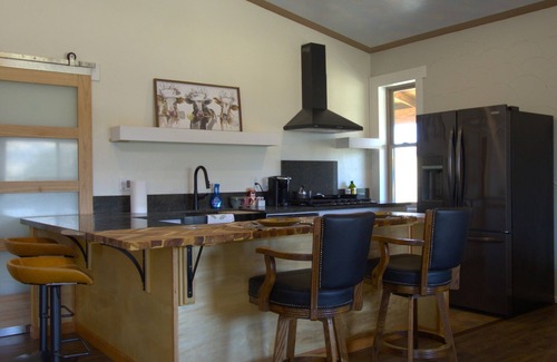 Exeter Casa | Sequoia Foothill Chateau, View, Pool, @ Triple L Horse Ranch
