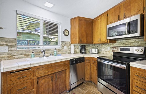Three Rivers Casa | Sequoia House ~ 1 Mile from Park Entrance!