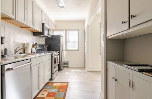 Visalia Casa | Sequoia/Kaweah Hospital Duplex 1/2