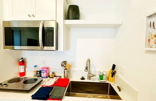 Visalia Apartamento | Sequoia Riverway Studio, Visalia Central Nest, 45 minutes to Sequoia Visitor