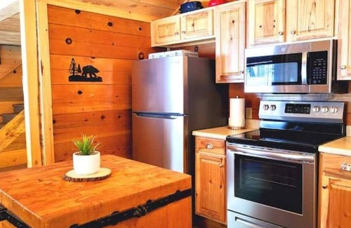 Wilsonia Cabina | Sequoia Splendor - Historic Charm meets Modern Renovation inside Kings Canyon NP