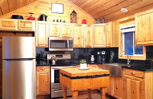 Wilsonia Cabina | Sequoia Splendor - Historic Charm meets Modern Renovation inside Kings Canyon NP