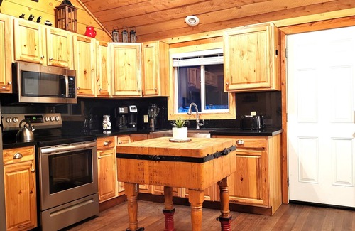 Wilsonia Cabina | Sequoia Splendor - Historic Charm meets Modern Renovation inside Kings Canyon NP