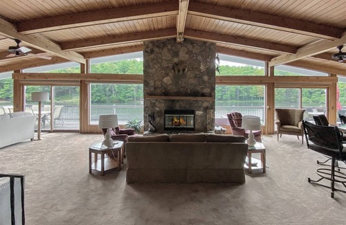 Lake Sequoyah Cabina | * Lakefront * Espaciosa casa con kayaks directamente en el lago Sequoyah!